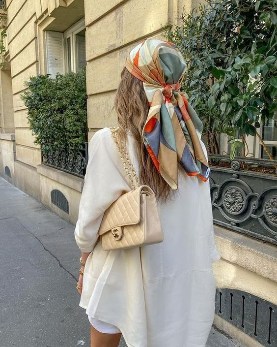 photo-foulard-des-accessoires-tendance-du-printemps-2022